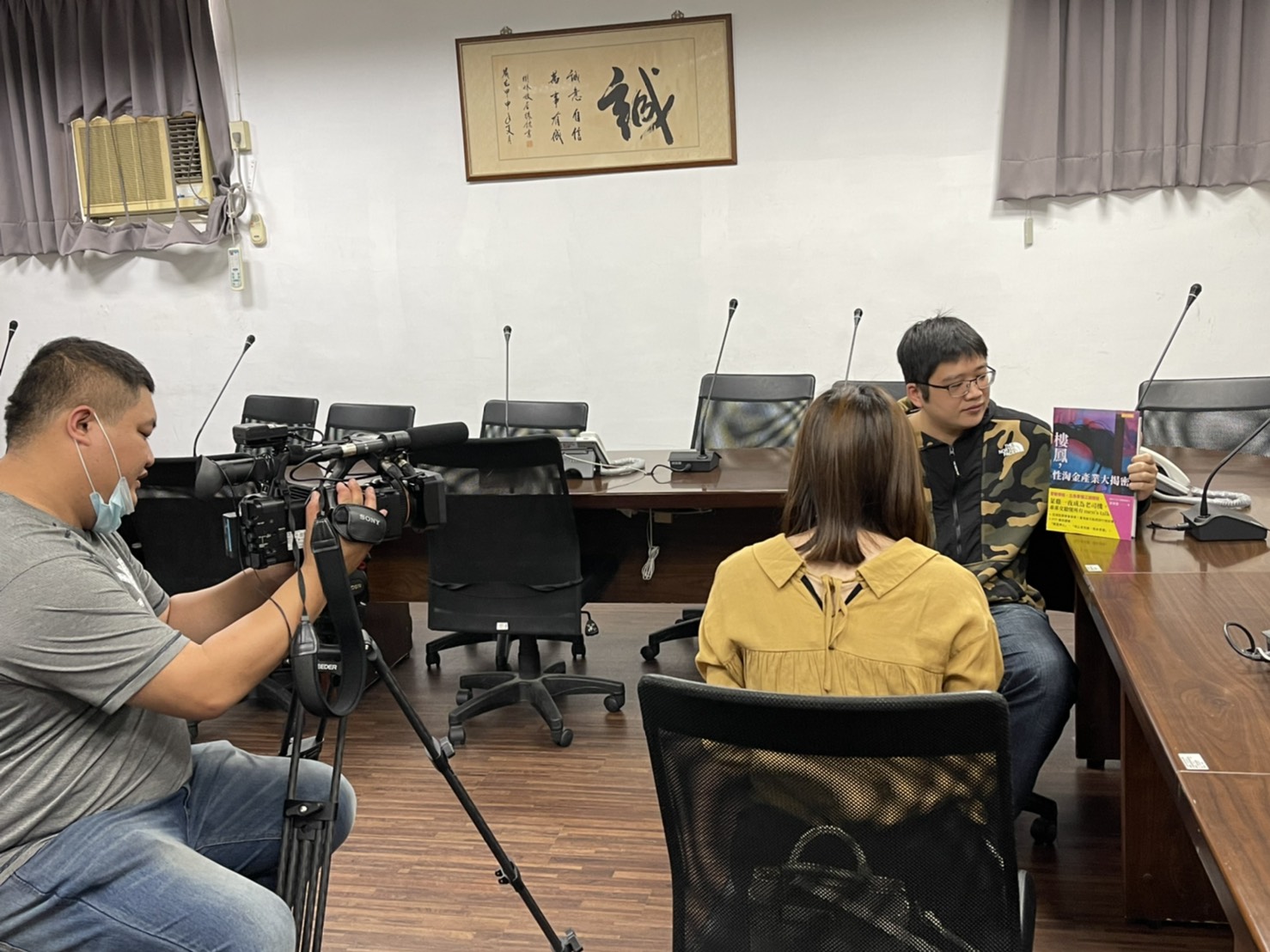 張榮哲以《大臺北地區旅遊樓鳳新興性產業分析》完成臺北大學犯罪學研究所碩論。（張榮哲提供）