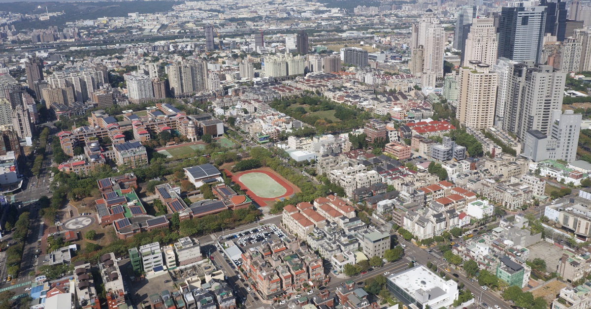 有「地王之王」之稱的七期重劃區，已成為投資客眼中燙金的搶購標的。而其中，又以「此建案」一推出立即造成轟動與熱烈討論。