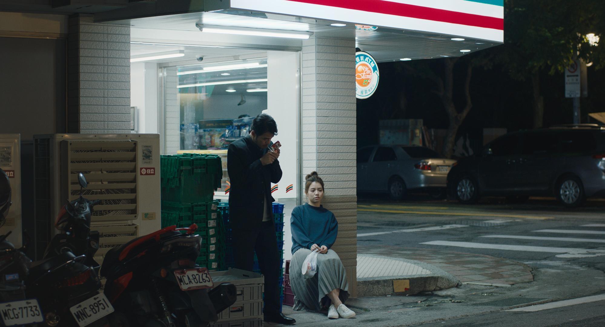 《安眠旅舍》由宋芸樺（右）、黃騰浩主演。（好威映象提供）