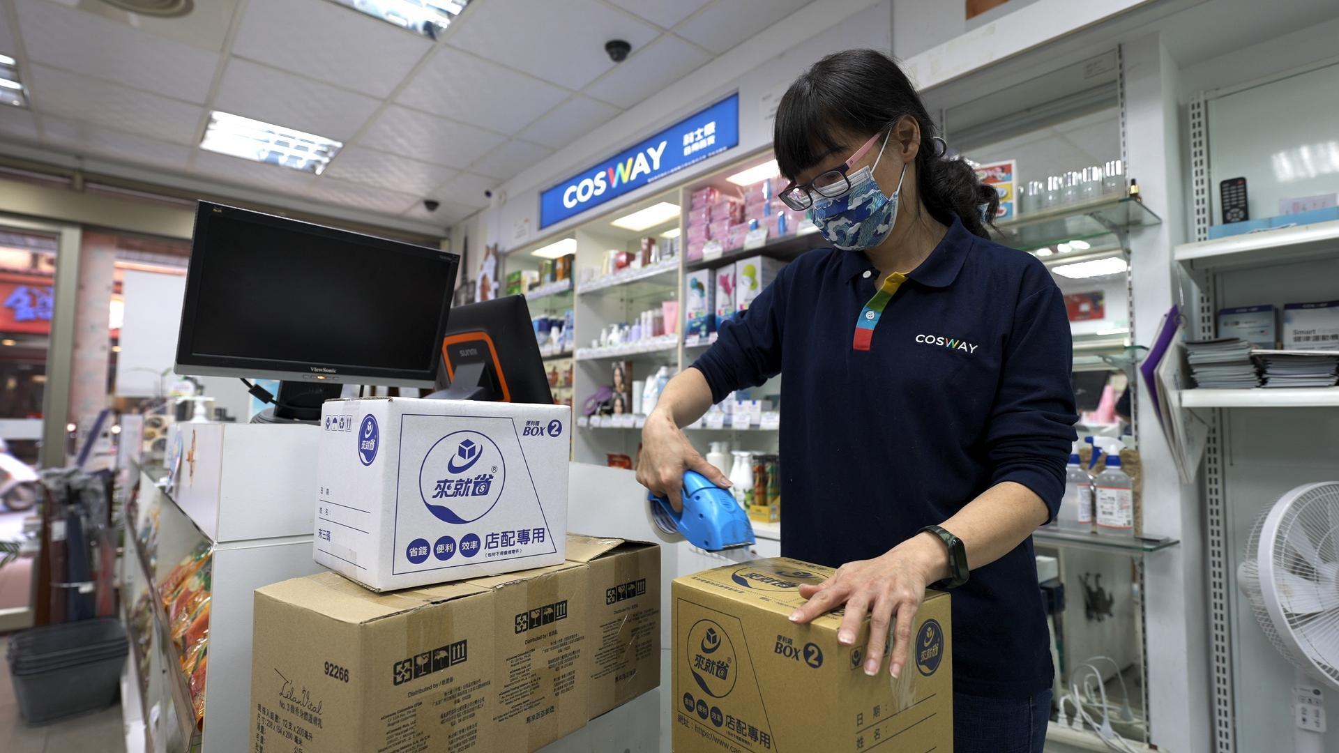 艾青懂得斜槓為自己創造多份營收,來就省店到店、機車配送系統更是為她省了不少錢。