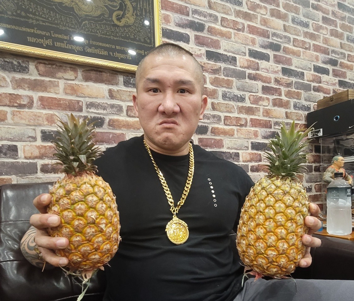 對於中國禁運台灣鳳梨事件，館長陳之漢花50萬力挺台灣鳳梨，並嗆「不要欺負台灣人」。（翻攝自館長臉書）