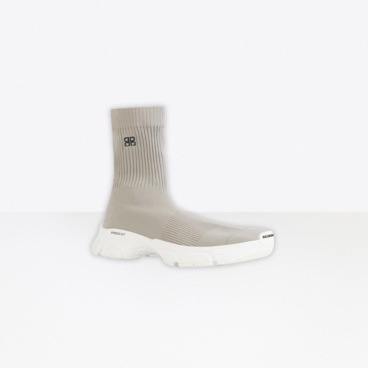 灰色SPEED 3.0 運動鞋 NT$28,200。（Balenciaga提供）