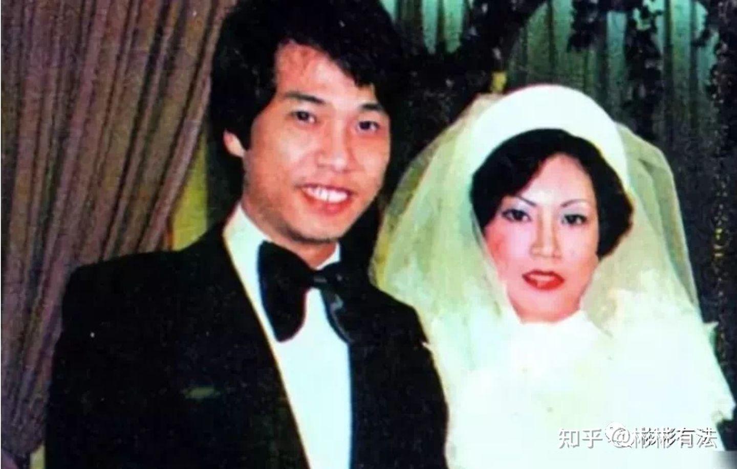 網上流傳的吳孟達與第一任妻子麥莉莉結婚照。(網路圖片)