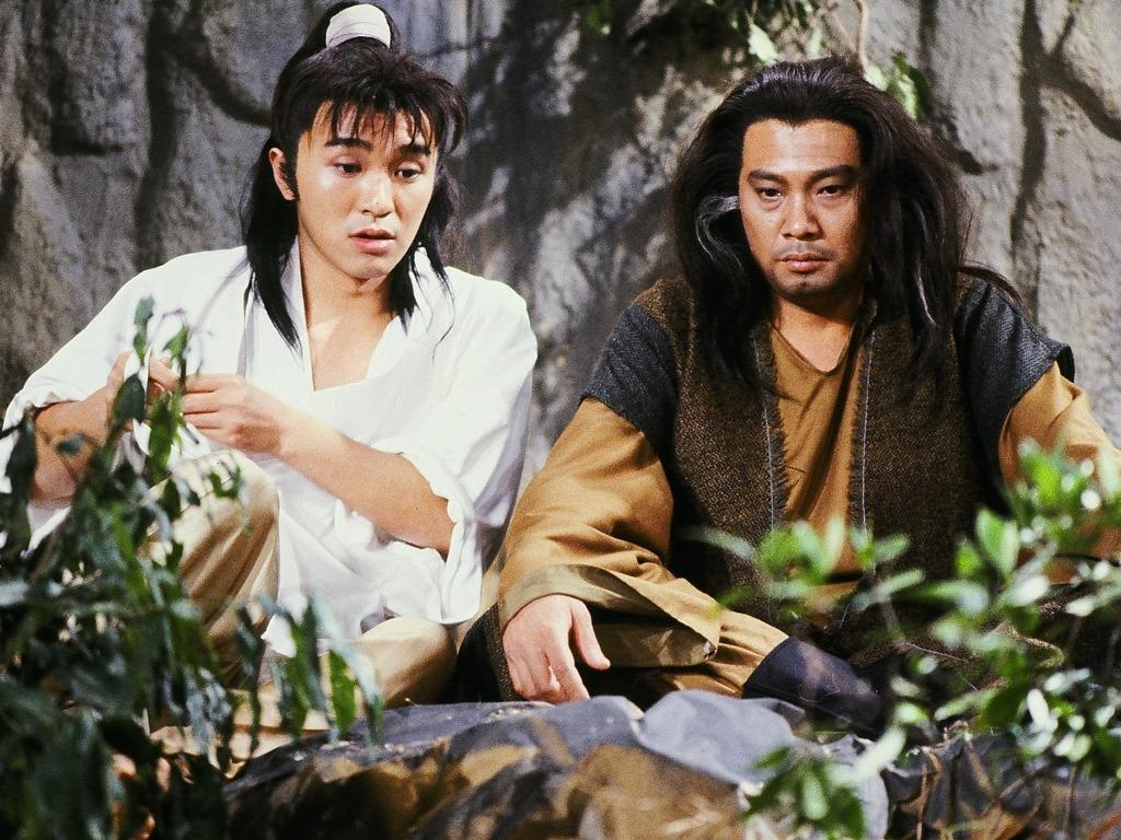 當年周星馳拉著吳孟達亂改《蓋世豪俠》的劇本及對白,兩人把整部劇惡搞反成經典。(網路圖片)
