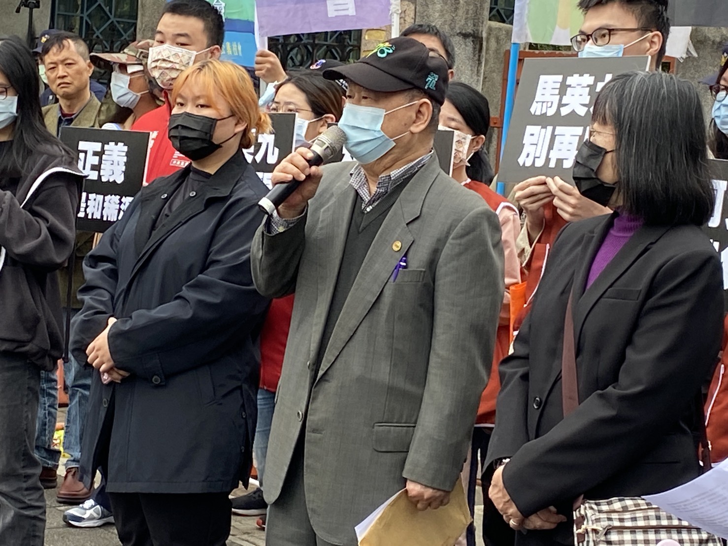 基隆市228公義和平協會理事長周振才痛批馬英九對二二八的表態都是騙人的，「他做的和說得完全是兩回事」。
