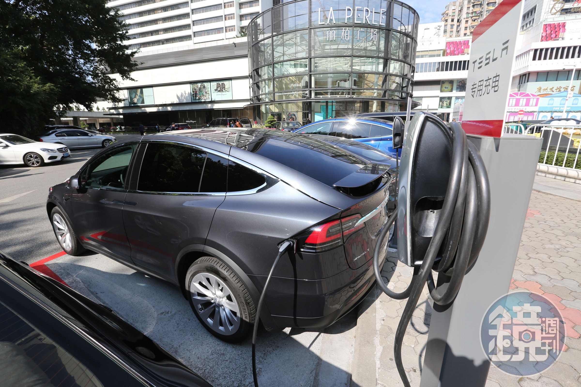 車主買電動車疑慮是無法在自家的停車位安裝充電樁，示意圖。（本刊資料照）