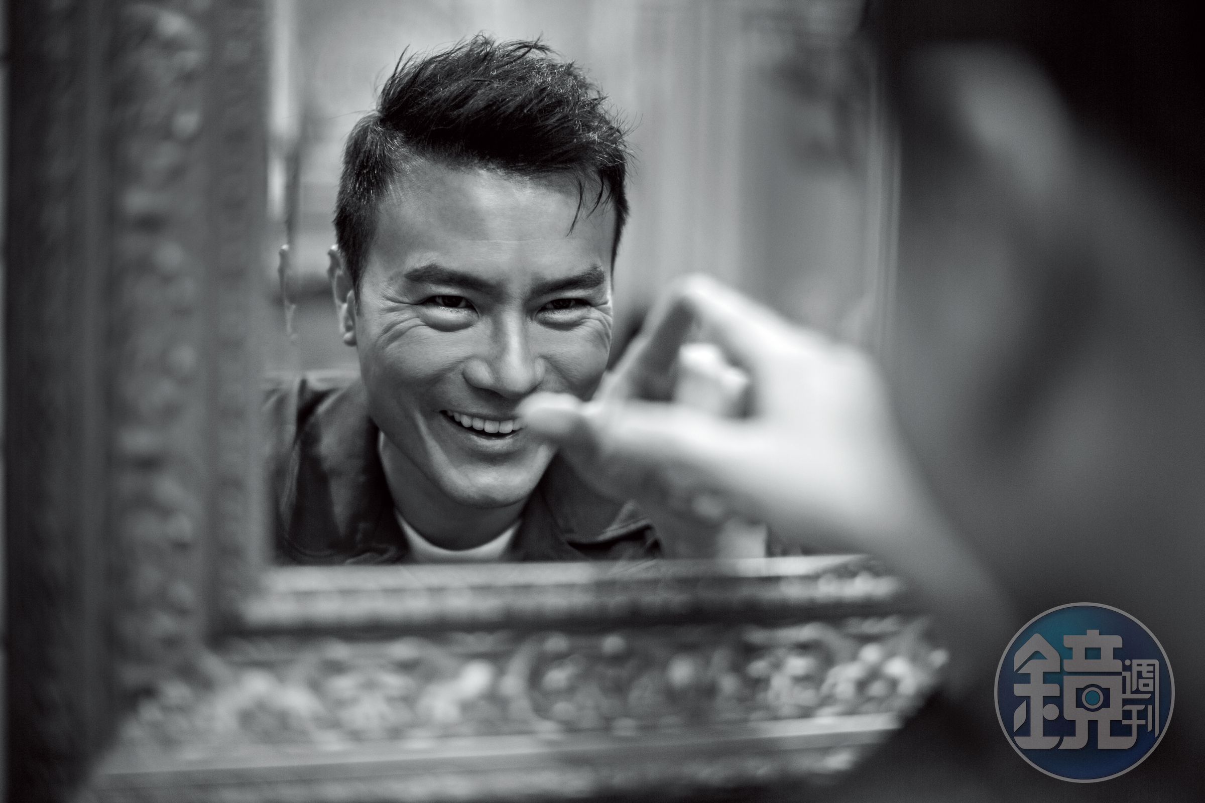 李銘忠可以笑出小丑式的邪氣氛圍，讓他演起非典型反派時，能帶出不一樣的表現法。
