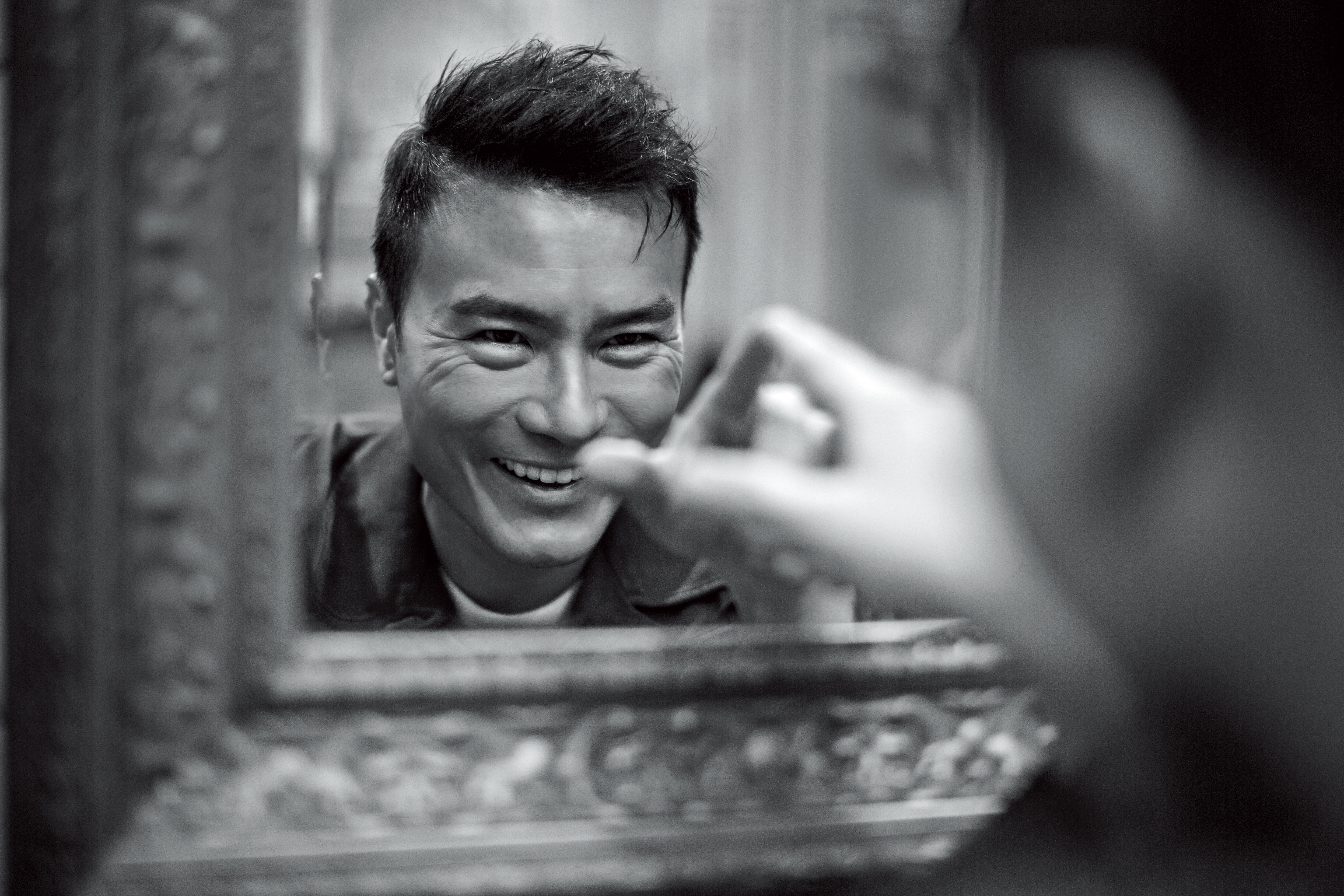 李銘忠可以笑出小丑式的邪氣氛圍，讓他演起非典型反派時，能帶出不一樣的表現法。