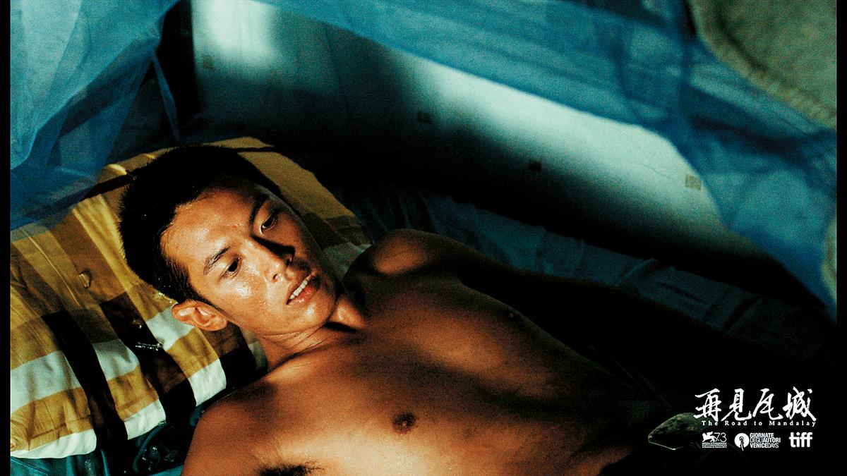 柯震東因大麻案一度無法在幕前演出，他降收片酬只求能演戲，拍《再見瓦城》時更遠赴緬甸體驗當地生活。（岸上影像及前景娛樂提供）