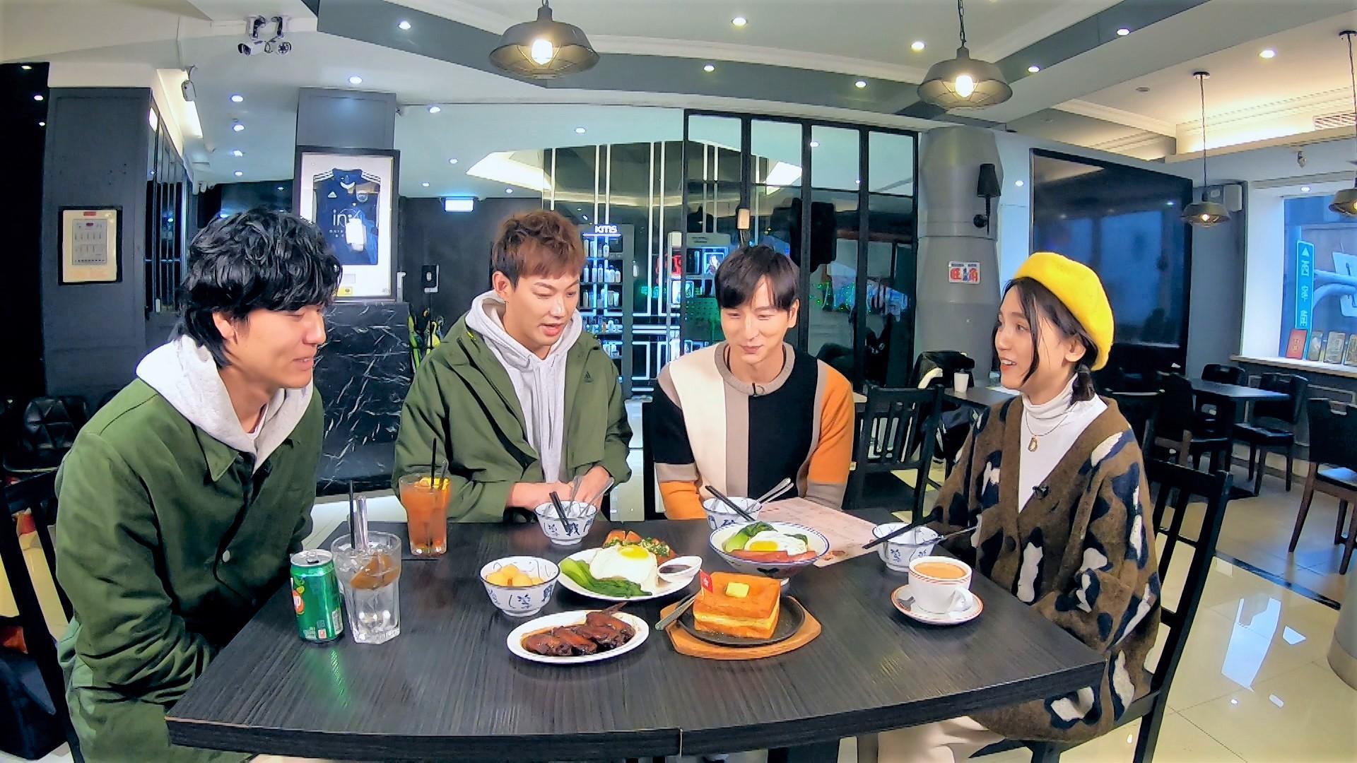 威廉帶著搭檔們到好友小煜的茶餐廳用餐。(圖/TVBS提供)