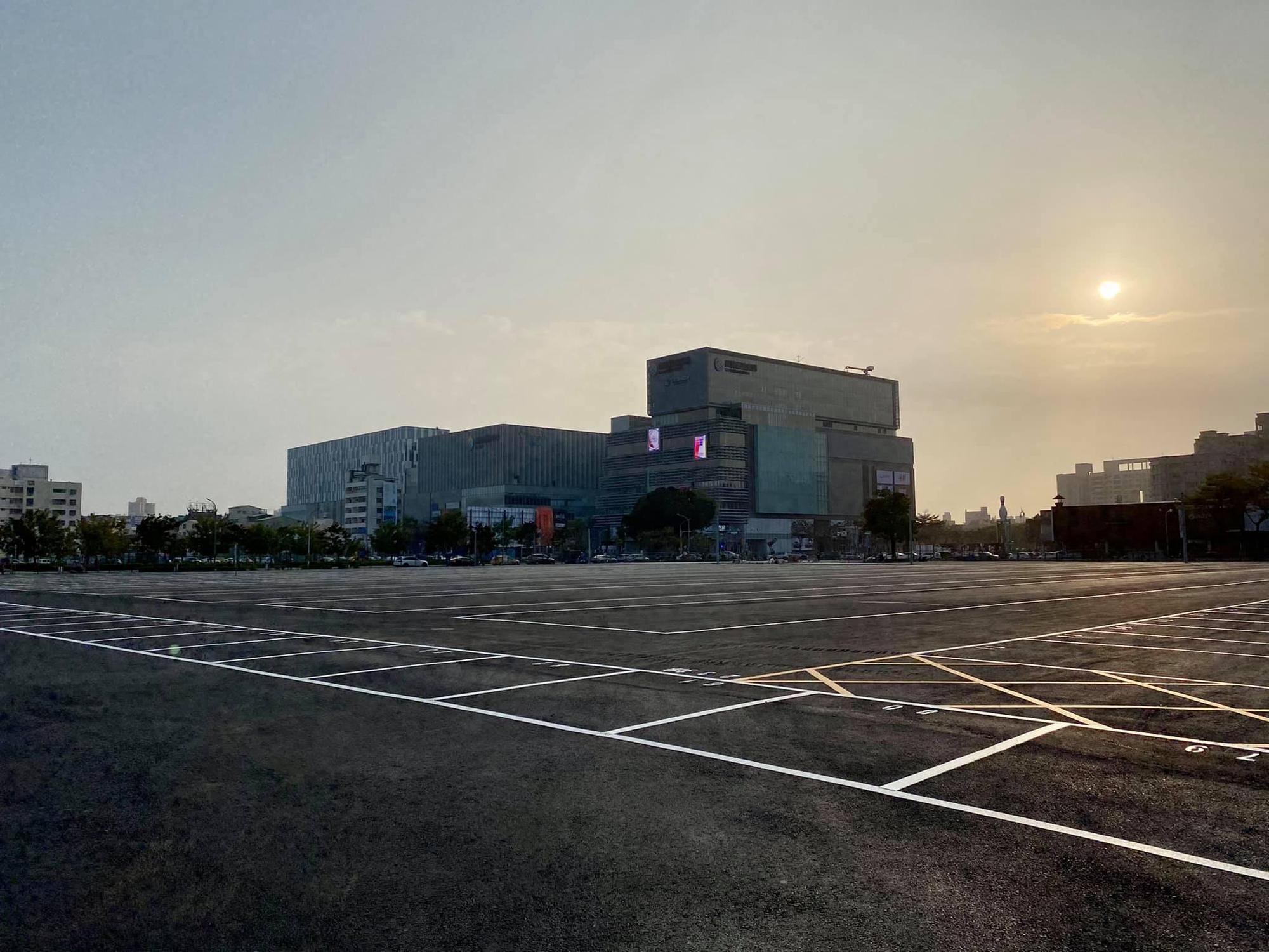 台南市南紡購物中心旁邊的空地據傳將開設新的夜市。(翻攝自台南式臉書)