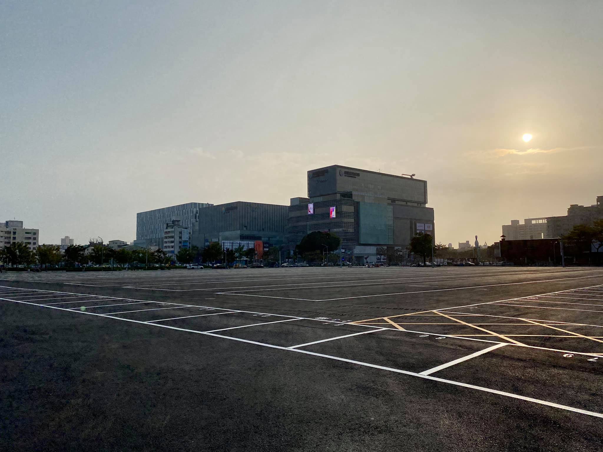 台南市南紡購物中心旁邊的空地據傳將開設新的夜市。(翻攝自台南式臉書)