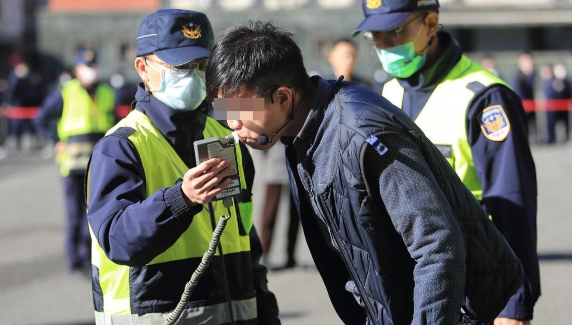 高雄1名男子酒測值高達1.83毫克,但精神與對答皆正常,被高雄高分院判無罪定讞。(示意圖,翻攝自NPA署長室臉書)