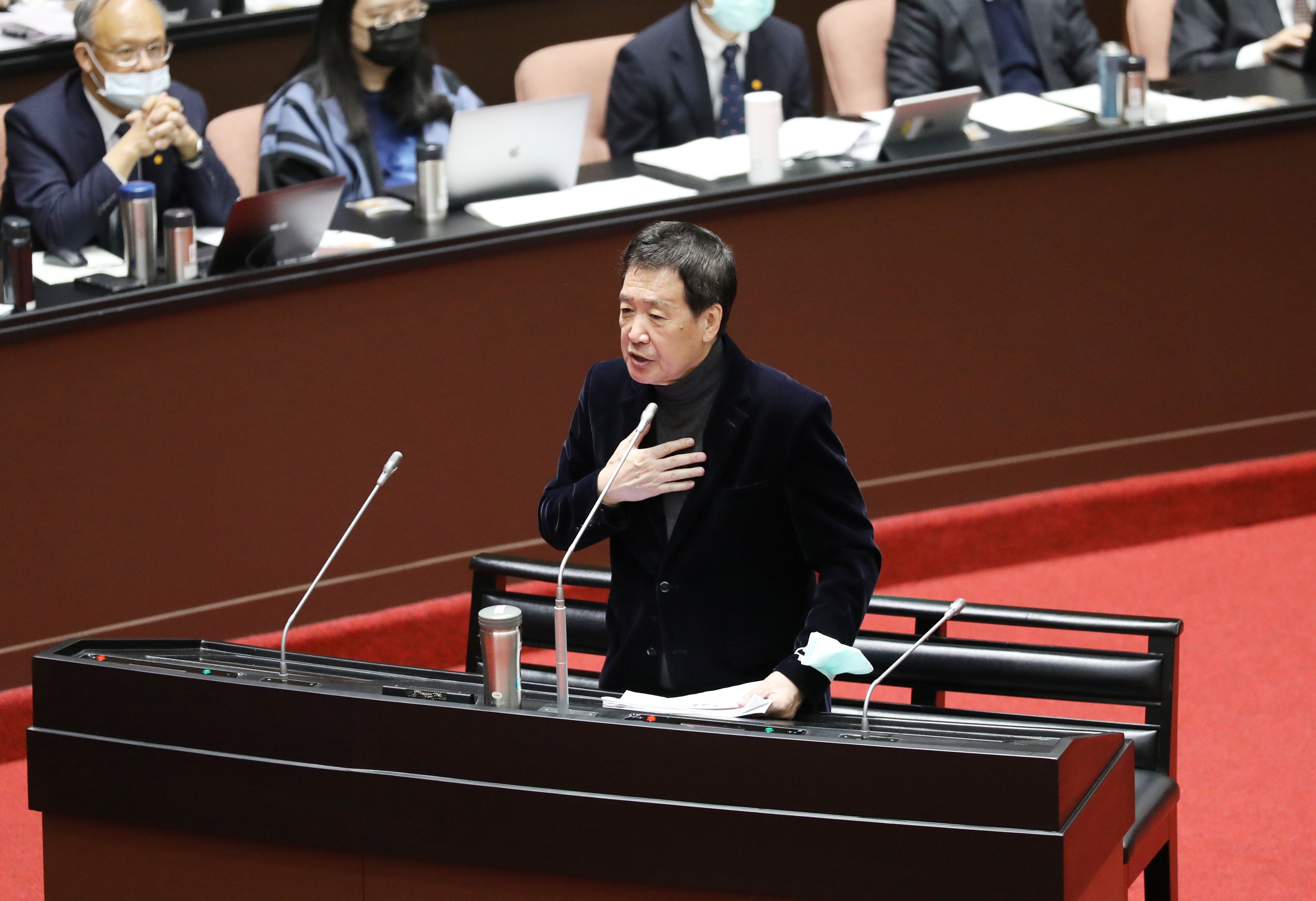 國民黨團總召費鴻泰今早質詢行政院長蘇貞昌。
