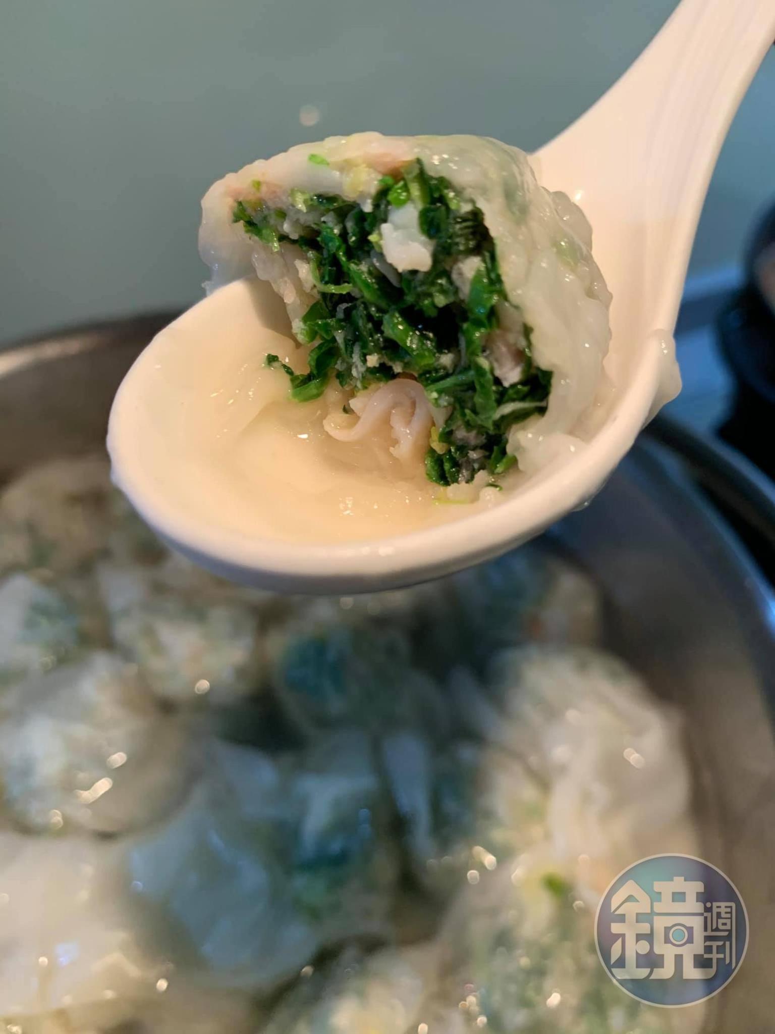 如此鮮綠的薺菜餛飩，咬一口，滿滿的春天味道。