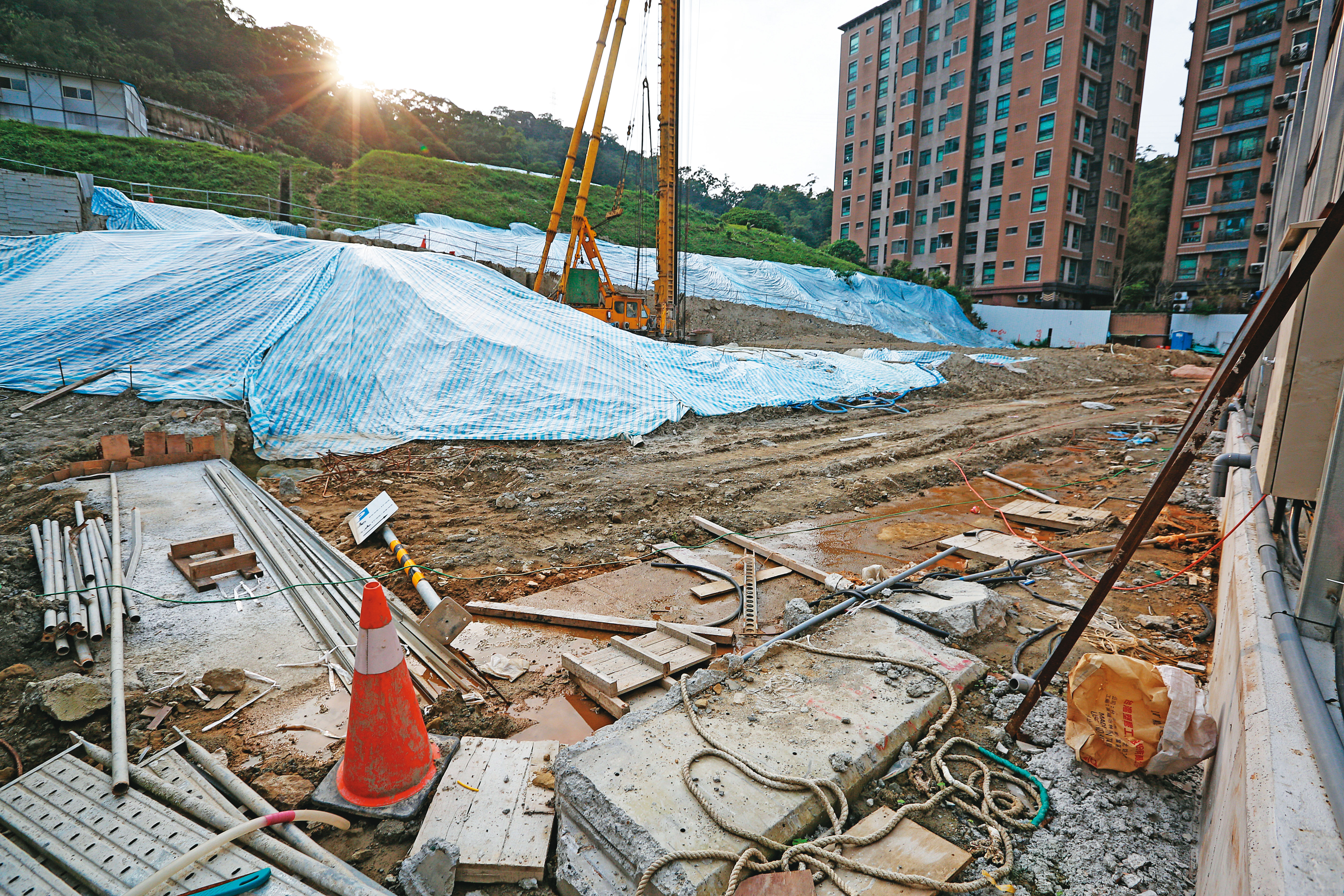 康證資產出售萬芳地區大筆土地，售地款項16億元未匯回公司，遭告發涉及弊案。
