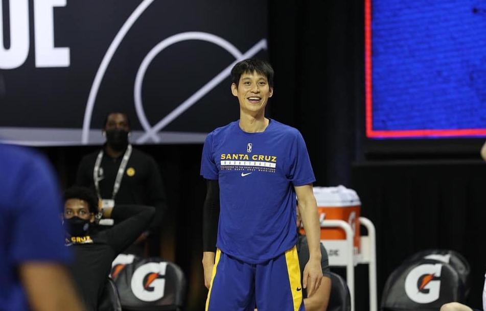 今年林書豪為重返NBA前往G-League打球,不忘做公益繼續「三分心」活動,支持台灣孩童追尋夢想。(翻攝自林書豪臉書)