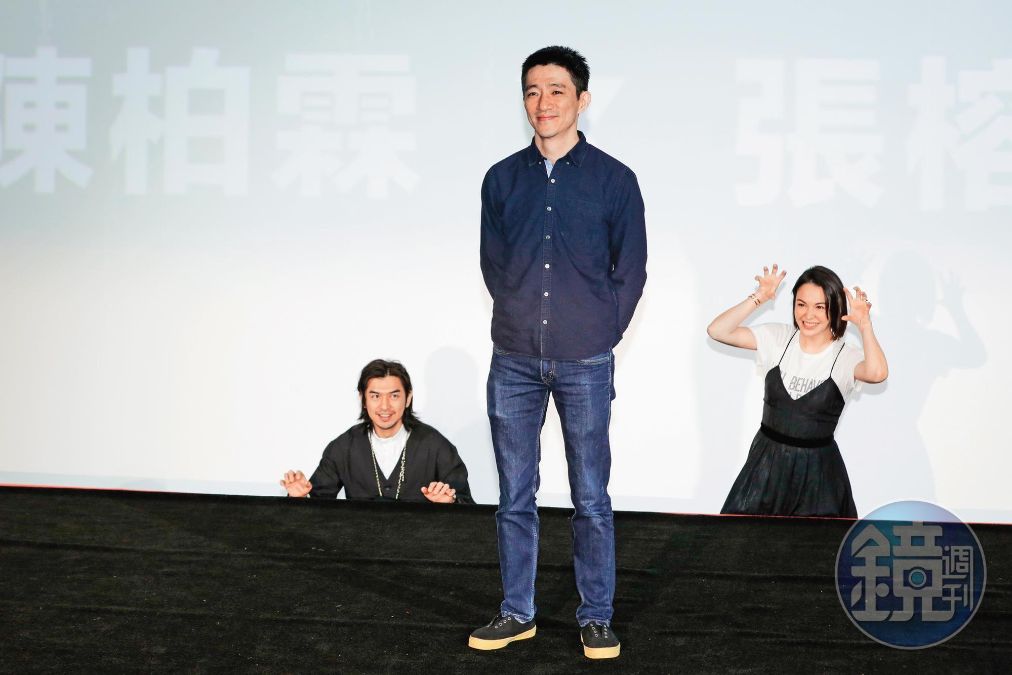 陳柏霖(左)、張榕容(右)出席徐漢強(中)執導的鬼片發布會,「假鬼假怪」登台切合新片主旨,最佳劇情片手到擒來。