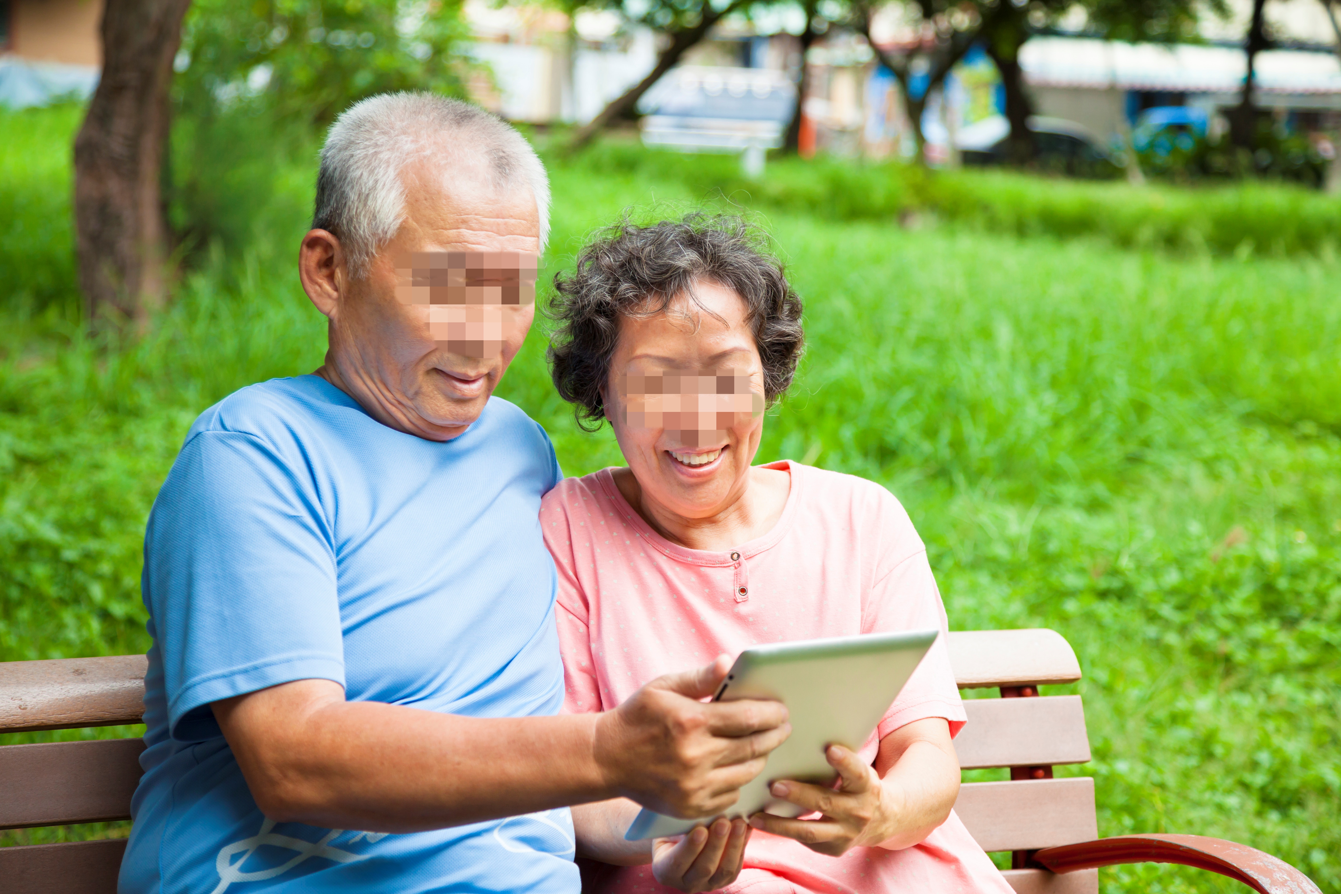 80歲的婆婆交男朋友，對方的「小三」居然上門理論。（示意圖，東方IC）