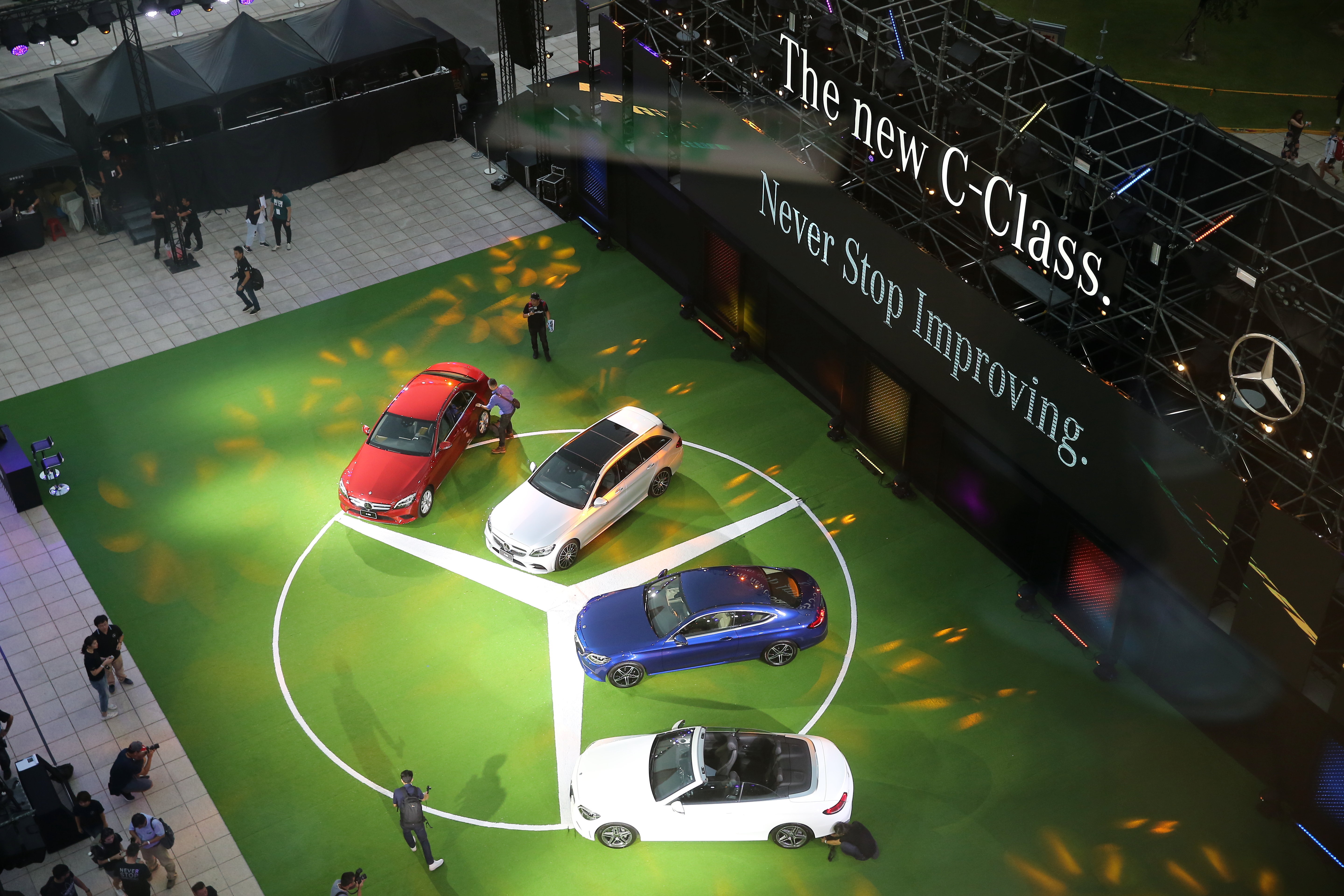 大量新車到港，德國賓士再度奪回豪華車龍頭寶座。