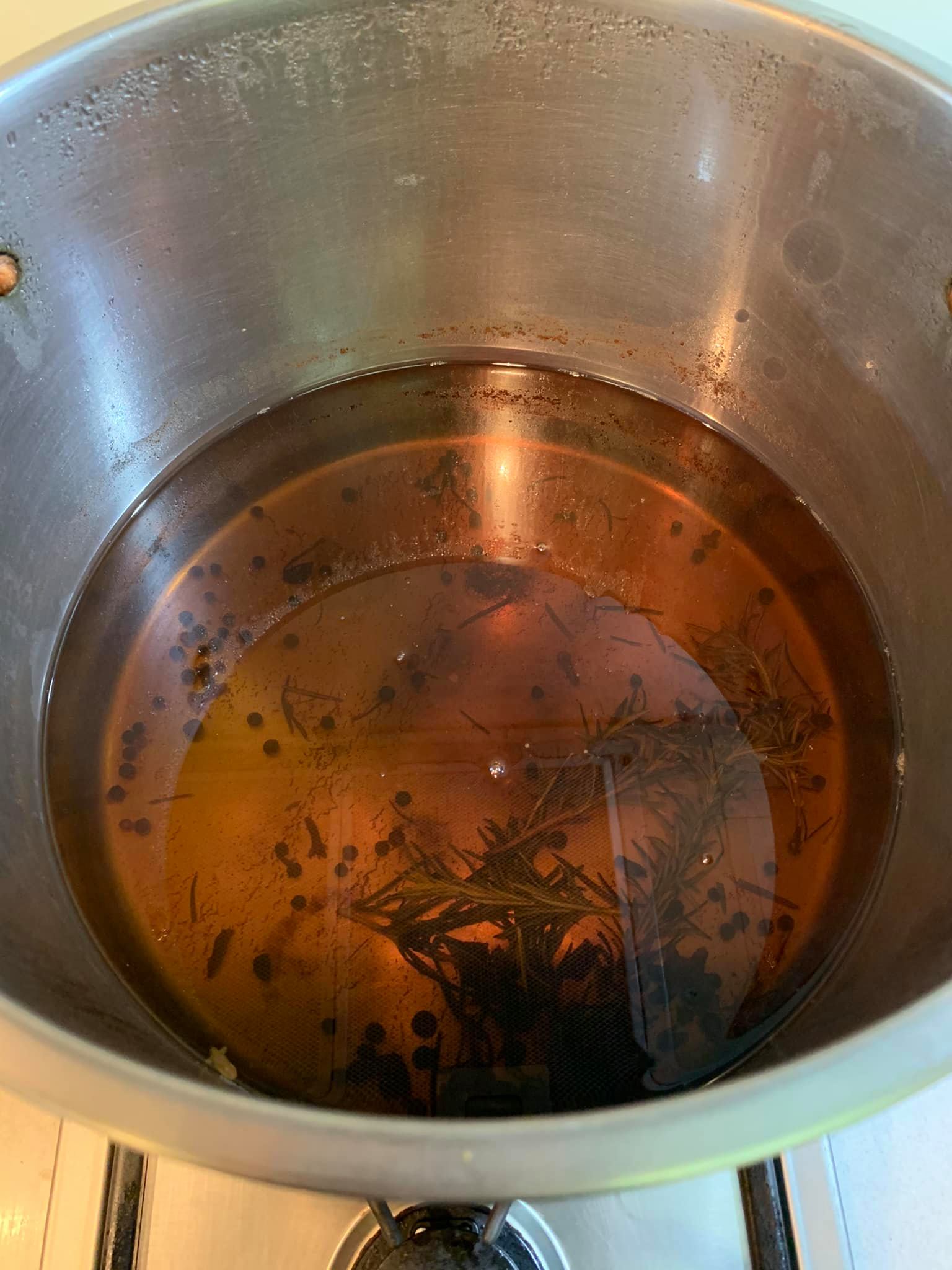 將滷水放涼備用。