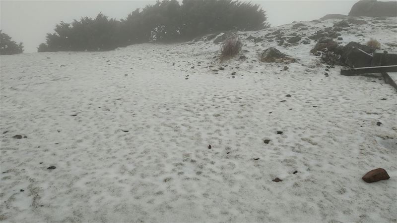 氣象局表示，只要3,000公尺以上高山在0度附近，條件都足夠下，未來一週還有機會降雪，請民眾敬請期待。（氣象局提供）