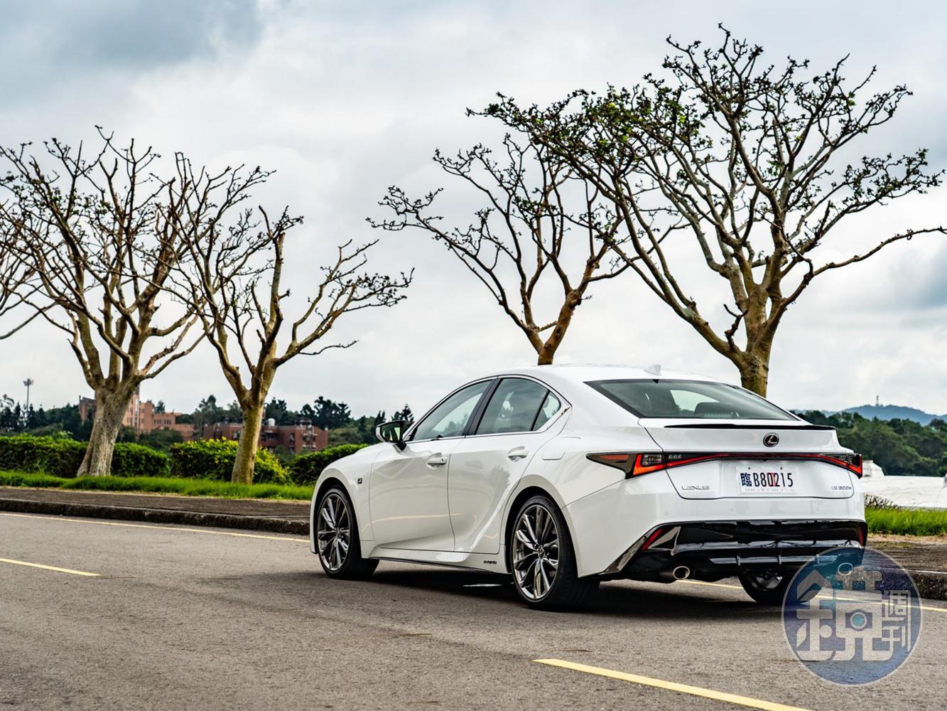 LEXUS IS 300h F Sport