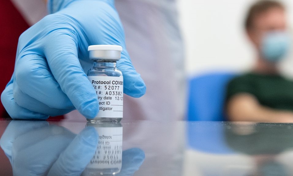 中央流行疫情指揮中心透過COVAX平台取得的牛津／AZ疫苗傳今（3日）上午已抵達國門。（翻攝University of Oxford）