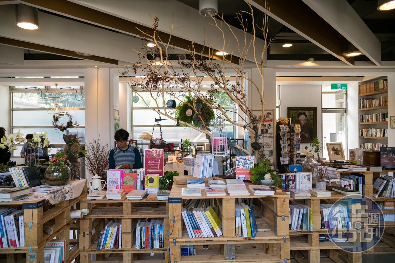 台東故事館以生活類書籍為主,成為生活知識殿堂。