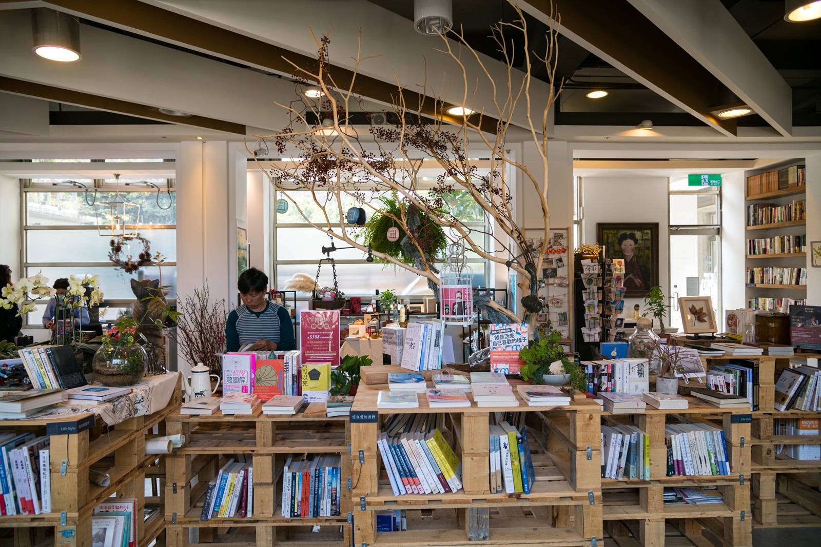 台東故事館以生活類書籍為主，成為生活知識殿堂。