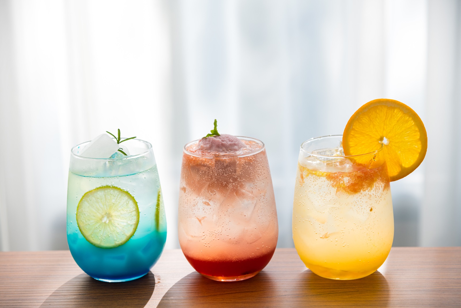 「微醺氣泡飲系列」包括台東初夜、忘情海灘、陳年往事，都是與台東結合的意象為發想。（200元／杯）