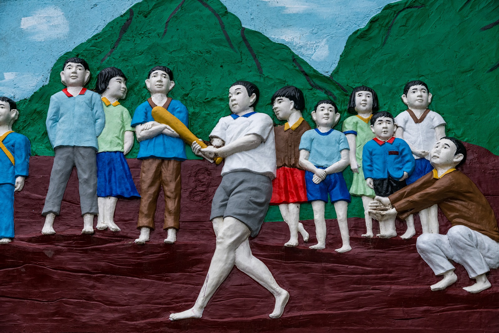 看到這個少棒的立體圖案，就是白橋野溪溫泉的入口。