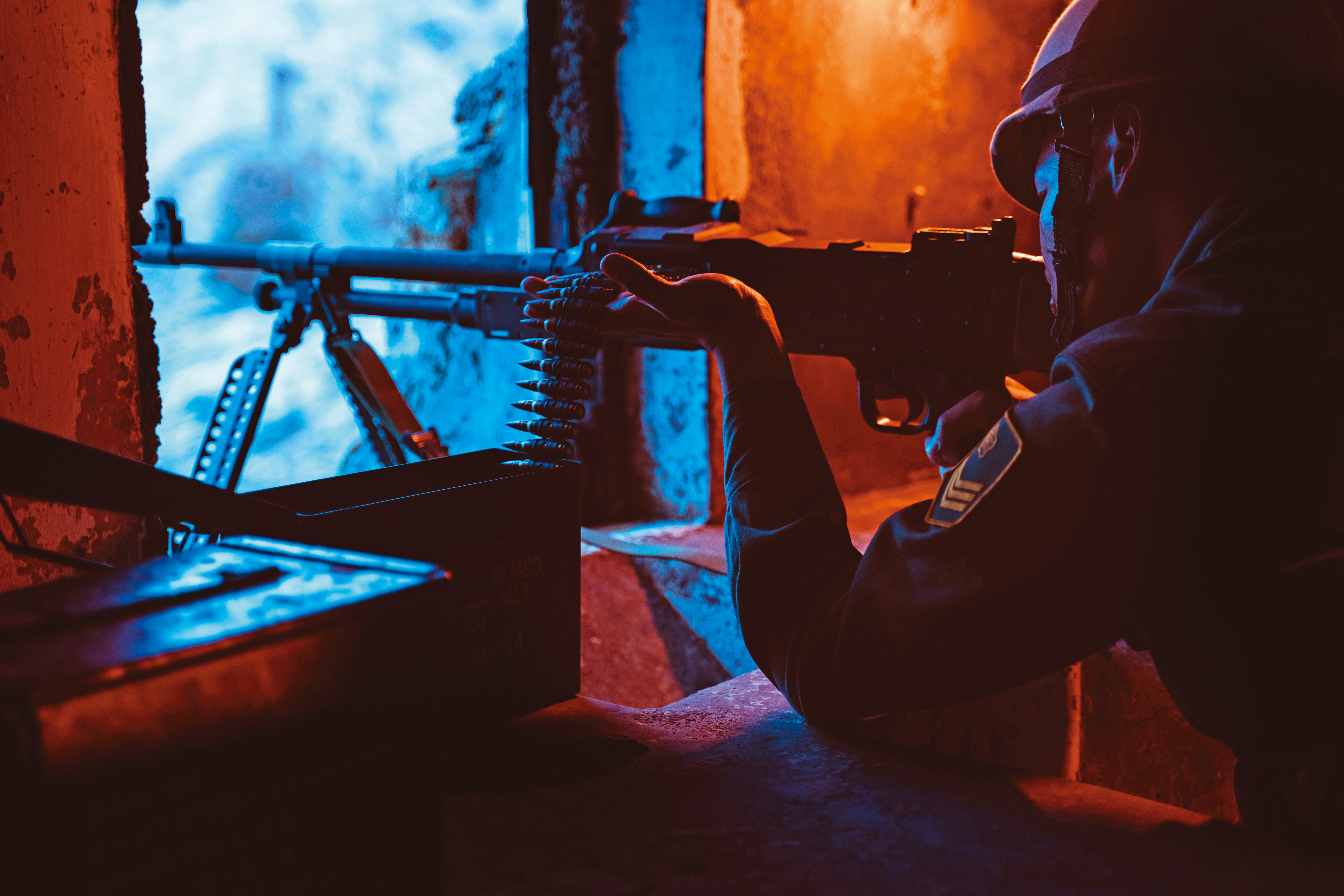 一旦兩岸戰爭爆發,外島的據點將依靠基層官兵獨力防守。圖為《國際橋牌社》劇照。(《國際橋牌社》劇組提供)