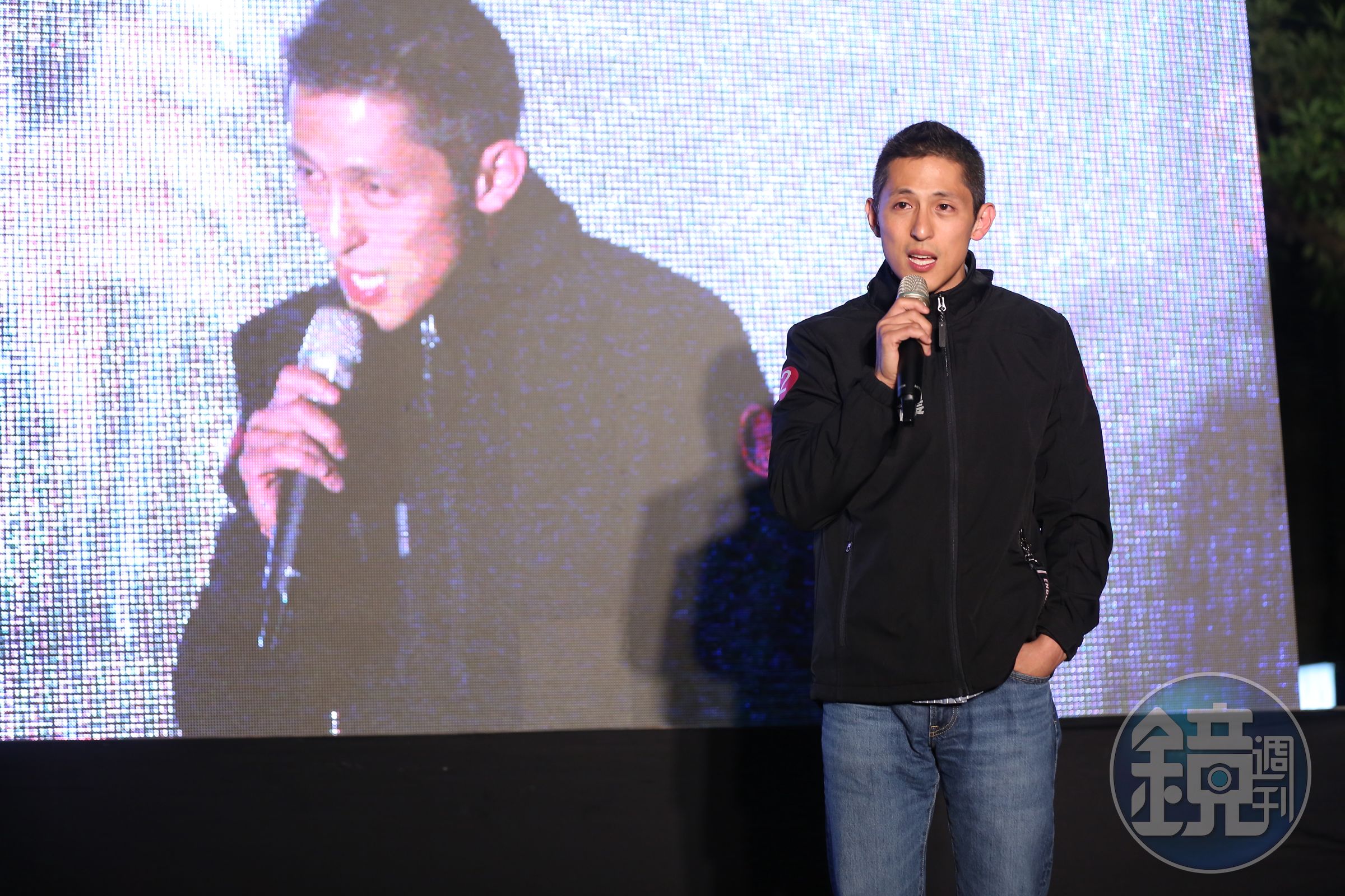 吳怡農是民進黨少數在一開始接觸政治時，就選定在軍事、國防議題發聲的政治人物。