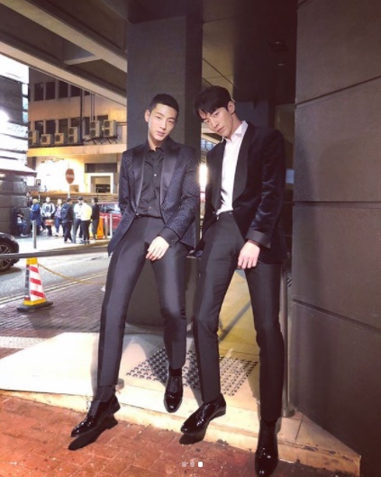 金志洙與南柱赫（右）是好朋友，還曾一起出演《花美男Bromance》。（網路圖片）