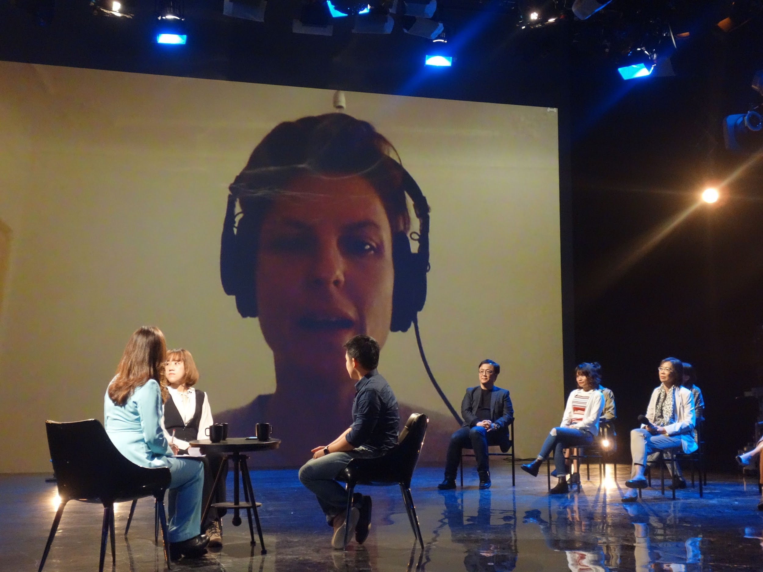 《三個女人一個秘密》導演史蒂芬妮布羅克豪斯越洋連線加入《公視主題之夜SHOW》映後論壇。（公視提供）