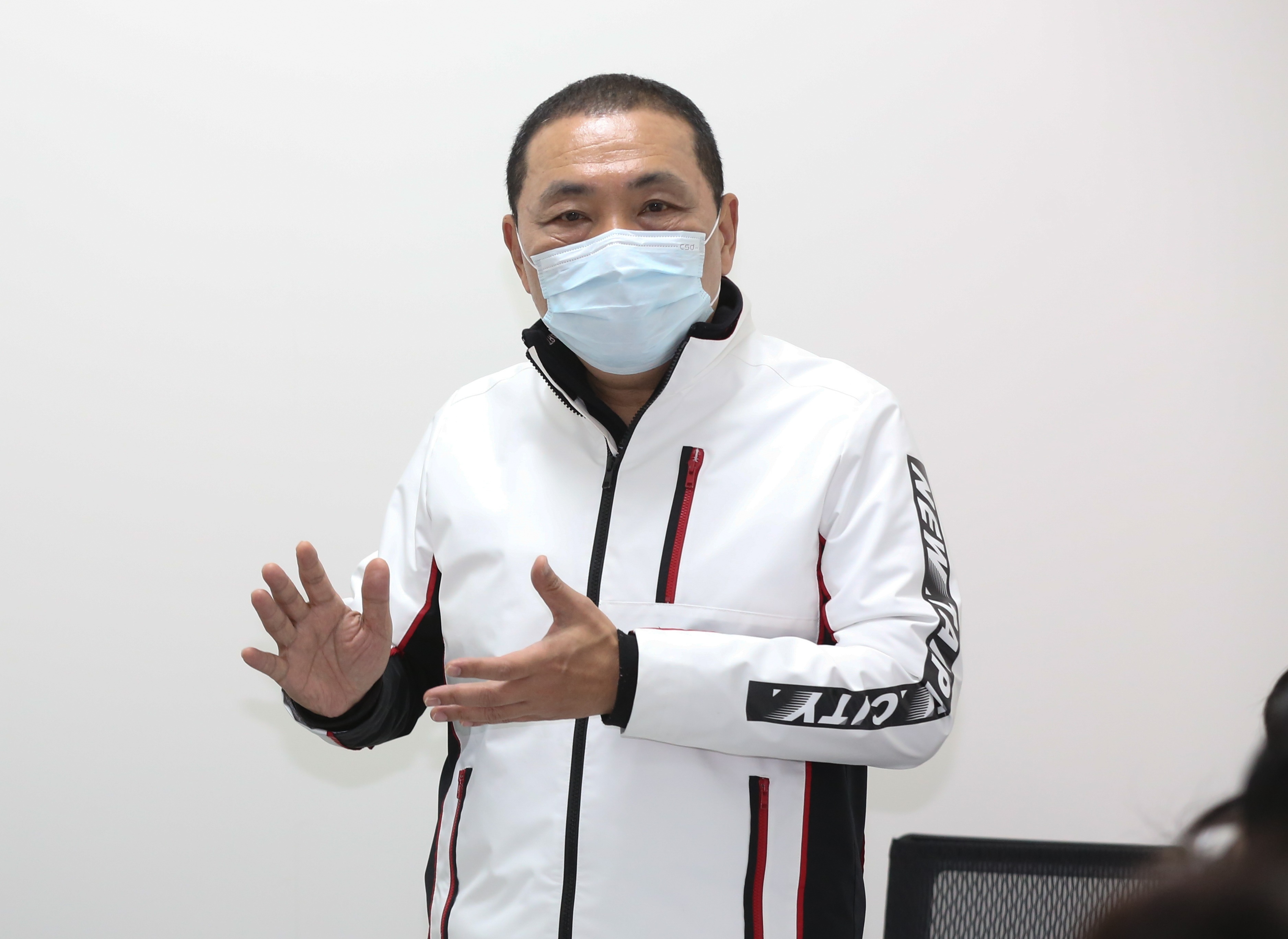 新北市長侯友宜今天強調，若民眾對疫苗有疑慮，政府首長要率先施打來安頓民心。