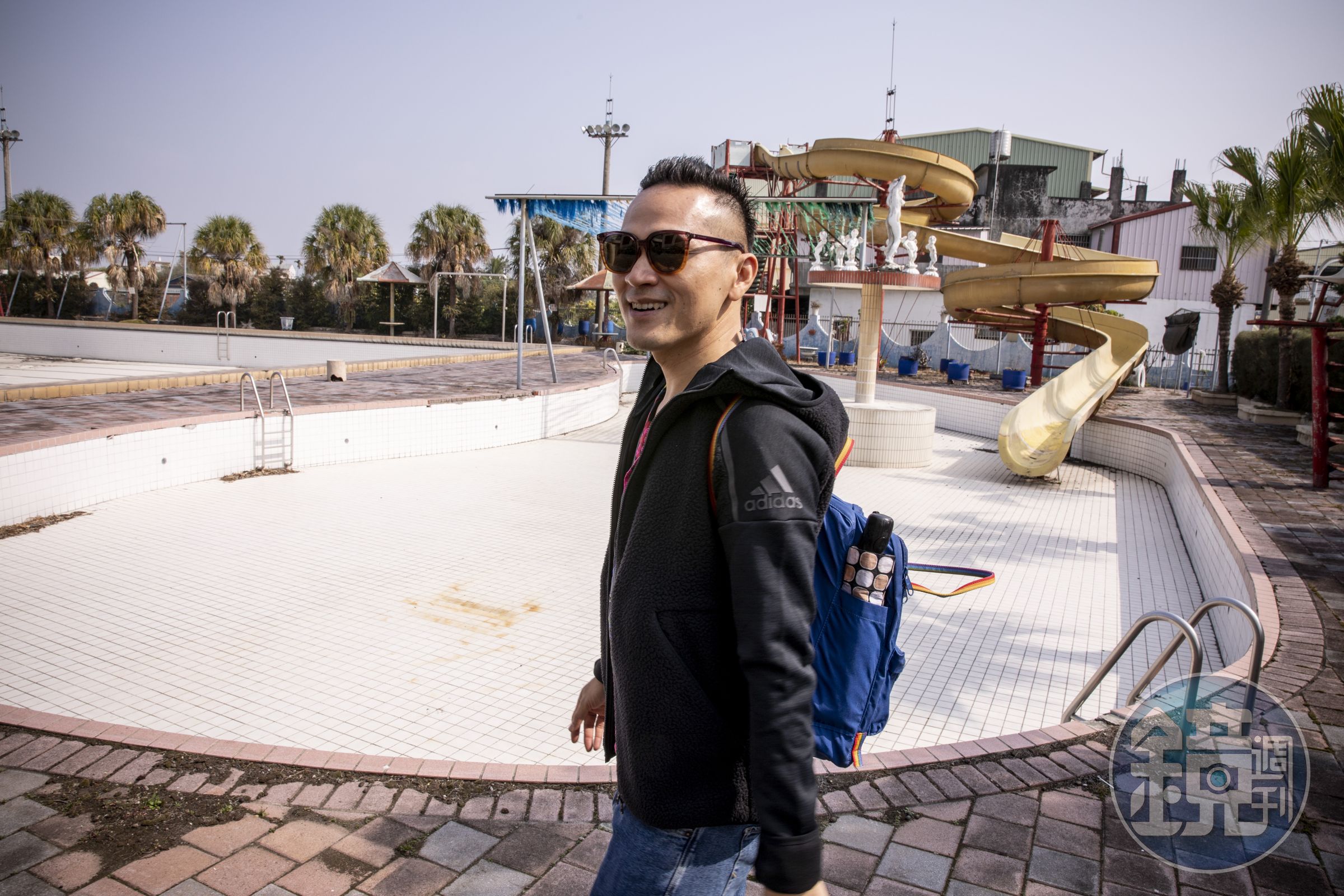 彰化永靖廢棄的永興游泳池，是陳思宏小時候學游泳的地方。