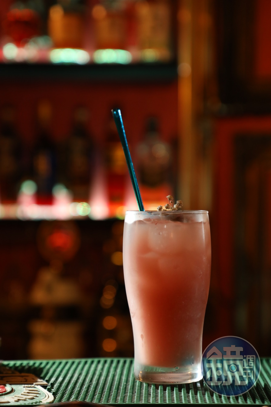「舞女」的基底是小米酒，格外順口。（300元／杯）