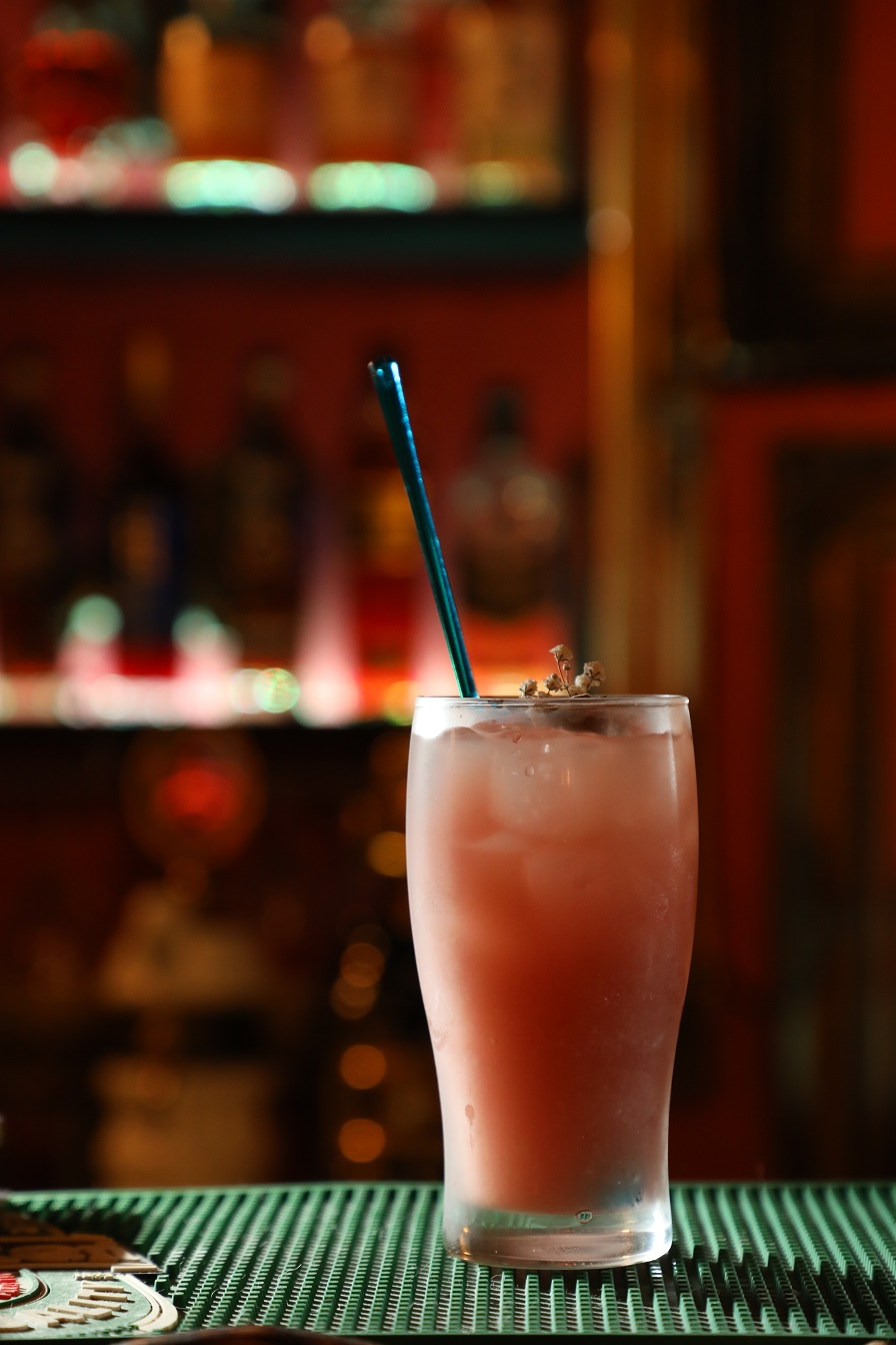 「舞女」的基底是小米酒，格外順口。（300元／杯）