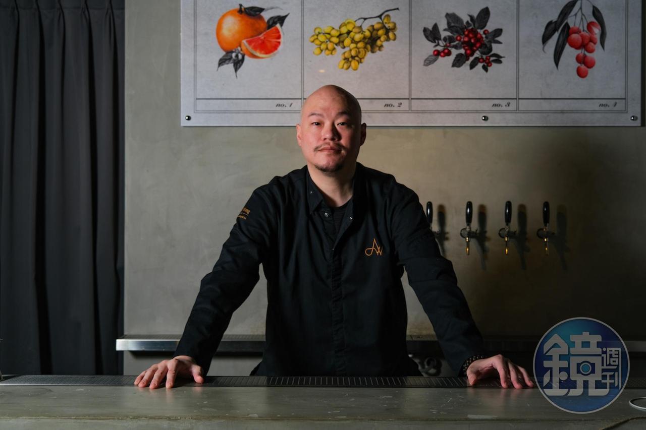 台灣雞尾酒教父王偉勳（Aki Wang），出馬操刀KōHī的酒單。