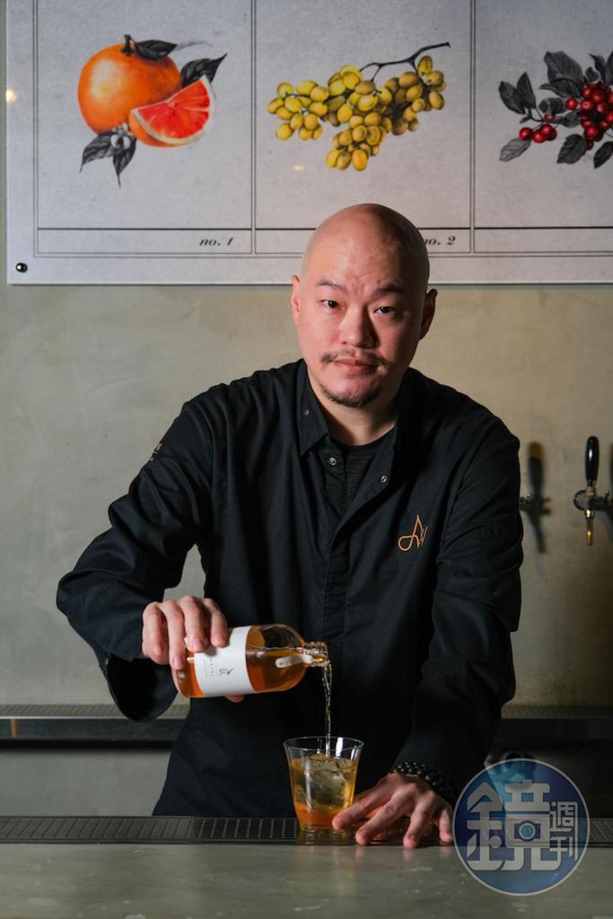 台灣雞尾酒教父王偉勳(Aki Wang),出馬操刀KōHī的酒單。