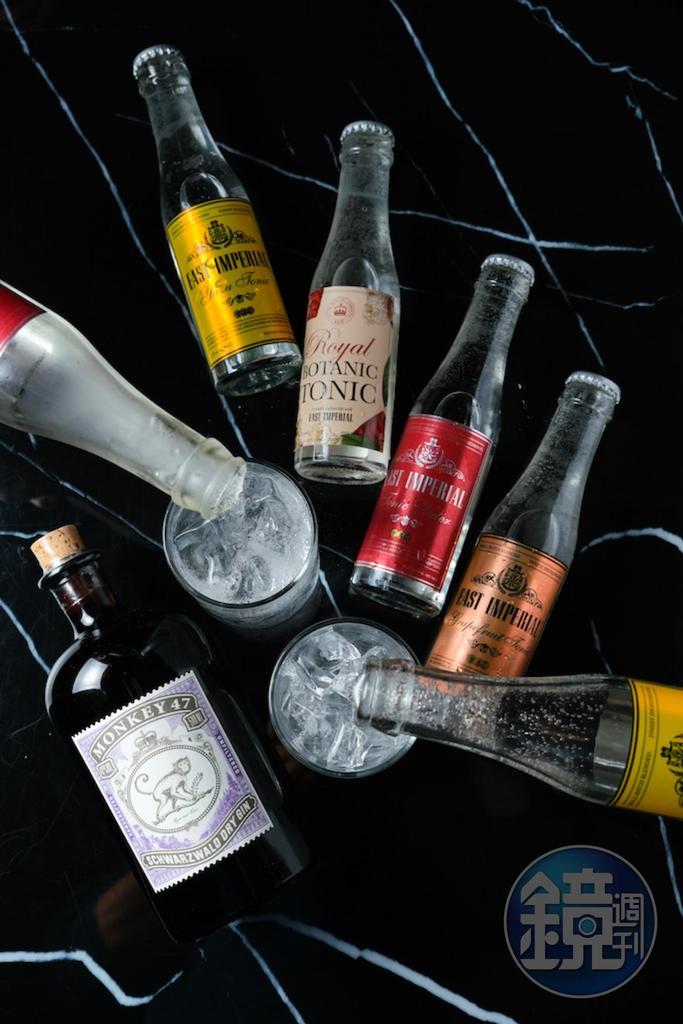 飽滿木質調的「猴子47琴酒+東方帝國通寧水」,辛香複雜且強勁。(4,000元/組)