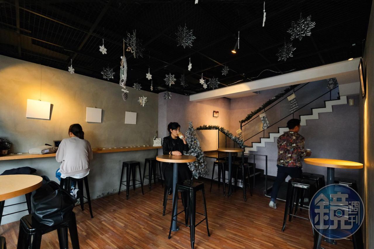 是餐酒館也是咖啡廳的KōHī,愜意空間讓人放鬆午後微醺。