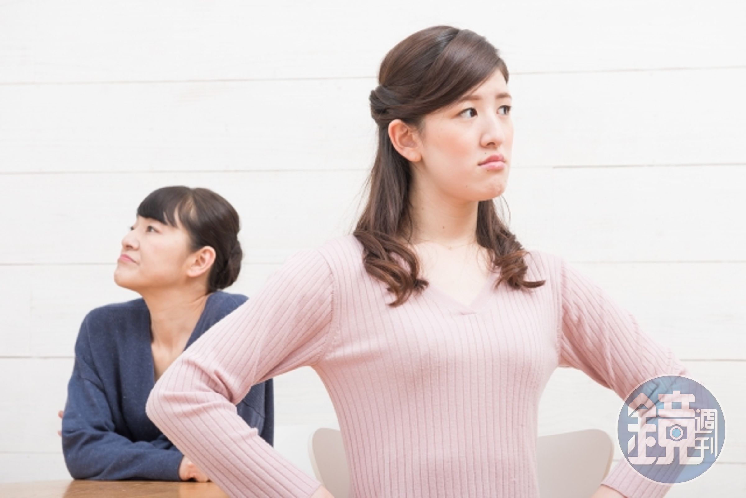婆婆因媳婦媽媽如廁忘了沖水，持花瓶打傷媳婦媽媽的頭。（示意圖，photo-AC）