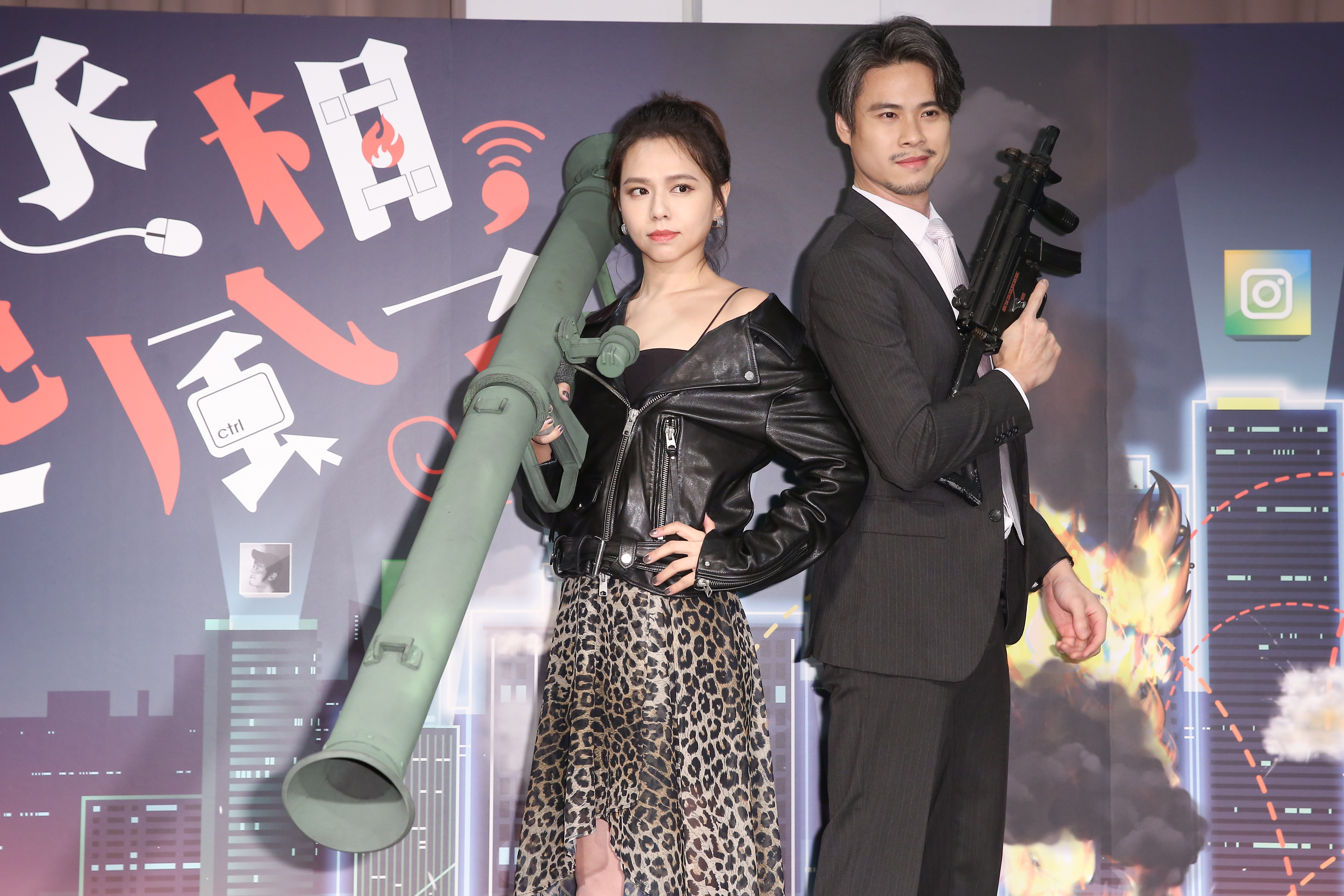 夏于喬與吳定謙一起演繹網路風向怎麼被操控的過程。