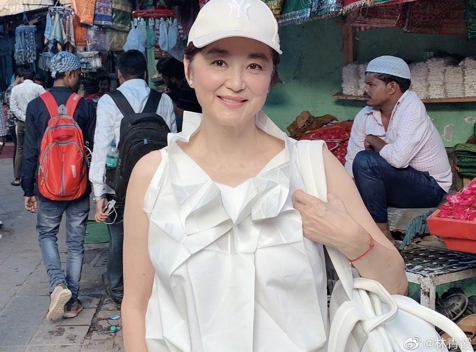 林青霞為增加自己的抵抗力,自曝已經使用打了中國大陸自製的科興疫苗。(翻攝自林青霞微博)