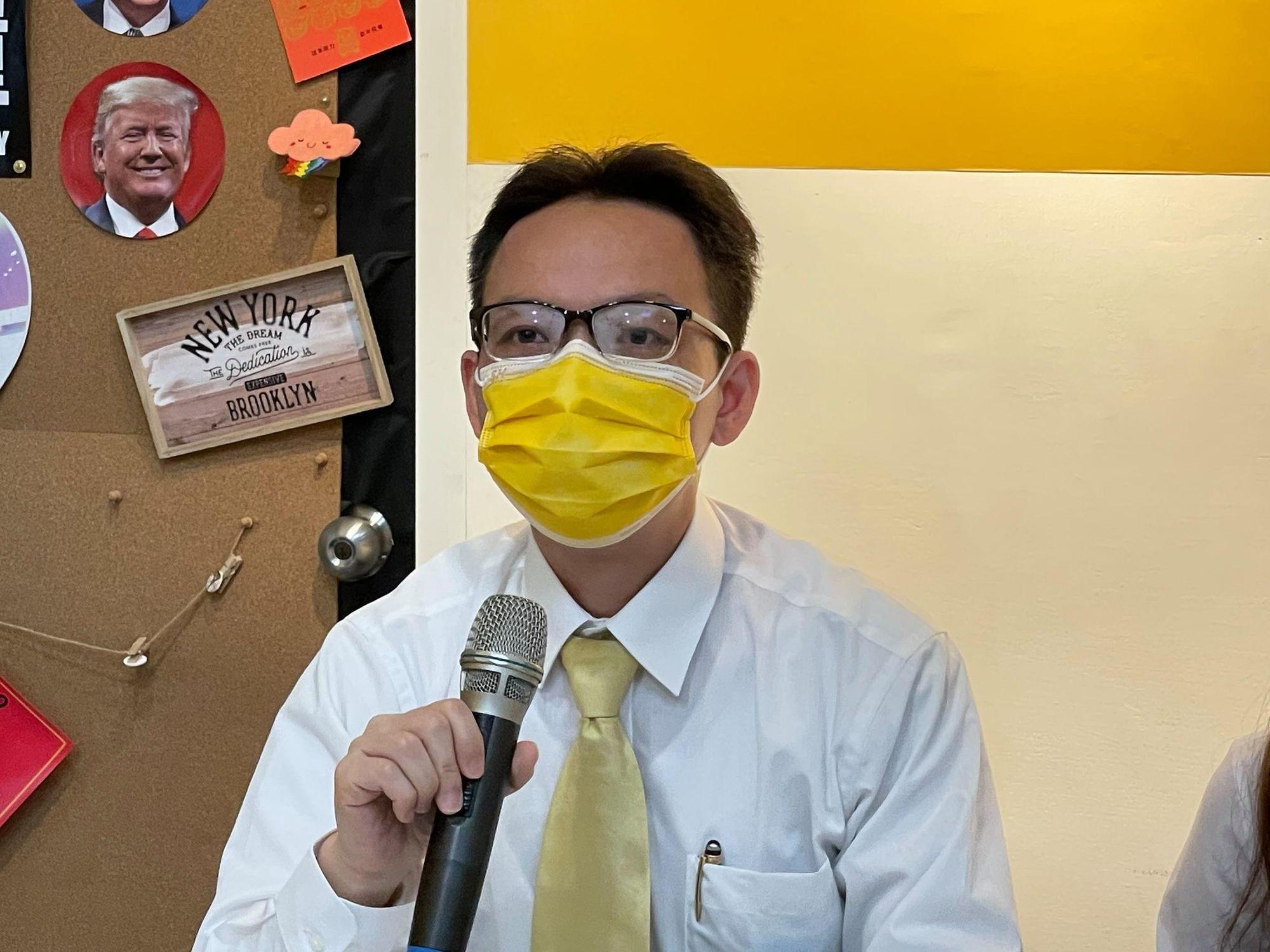 張衞航表示這次離譜的嬰幼兒食安危機，法令形同虛設，新北市政府查核的怠惰，在事後才補破網地將資訊補上。（翻攝畫面）