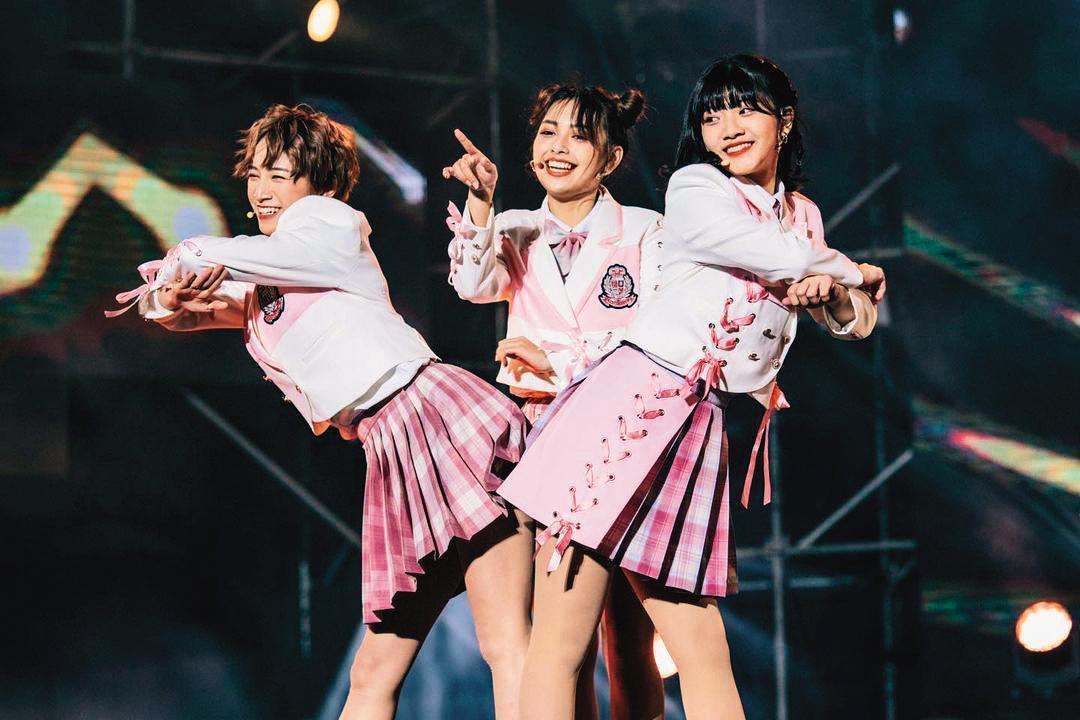 陳思綾(右)坦言離開PINK FUN確實很不捨,但相信彼此之間的友情依舊不變。左為陳以芯、中為心平。(翻攝自陳思綾IG)
