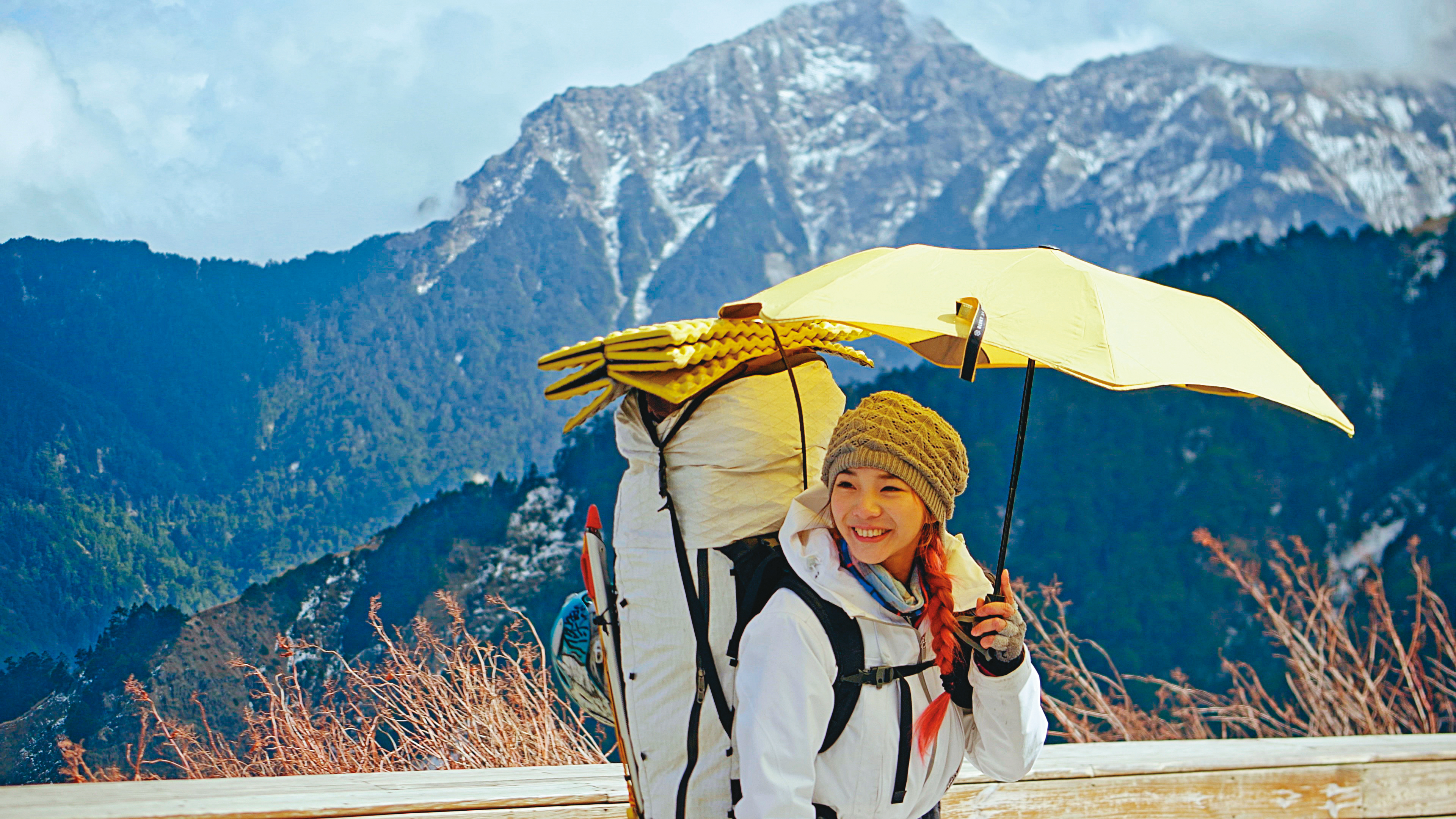 知名的美女登山家三條魚,熟悉山林,曾多次支援山難救援。(公視提供)